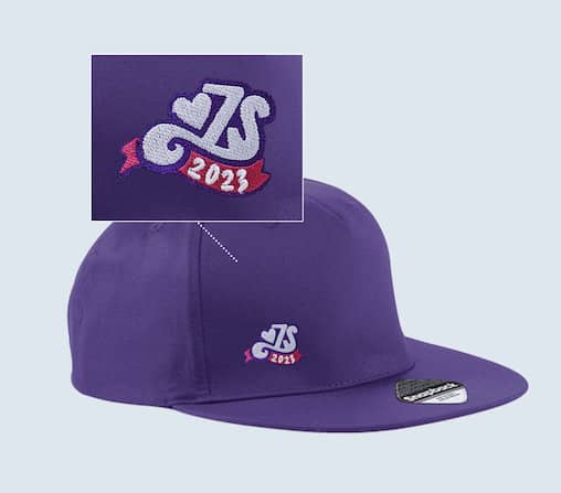 Bestickte Snapback Cap